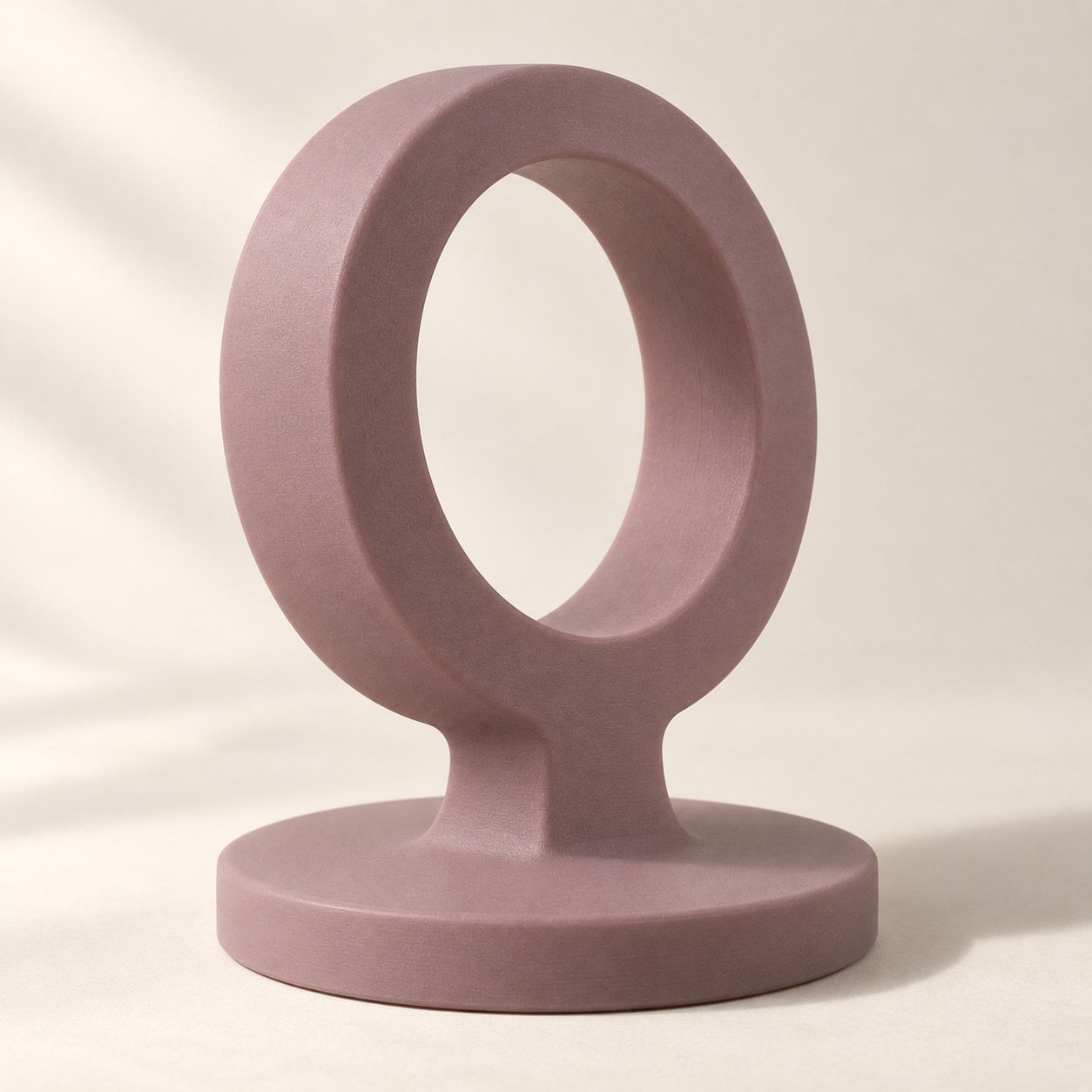 Porte-bracelets mauve en anneau vertical sur base ronde