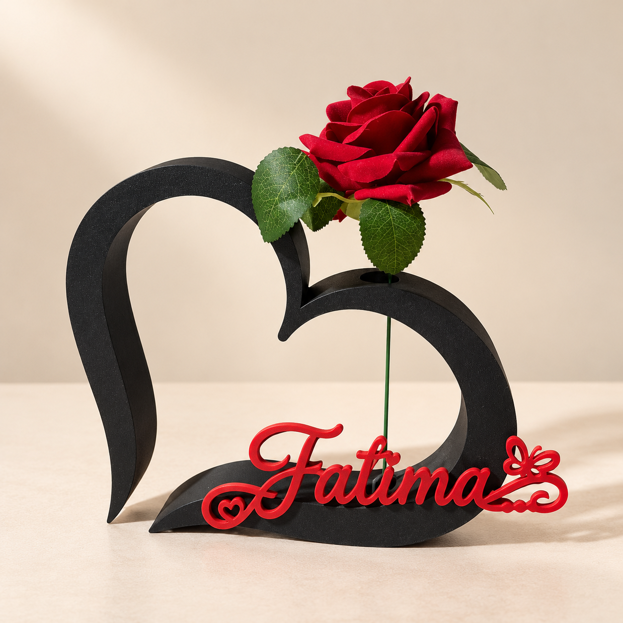 Cœur noir à poser, rose rouge et prénom Fatima en rouge présenté comme exemple.