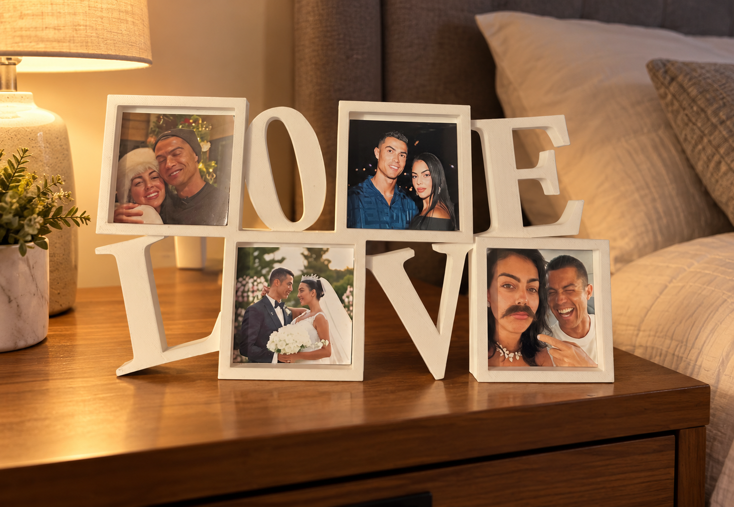 Cadre blanc à poser avec lettres LOVE et quatre emplacements photo, présenté de face.