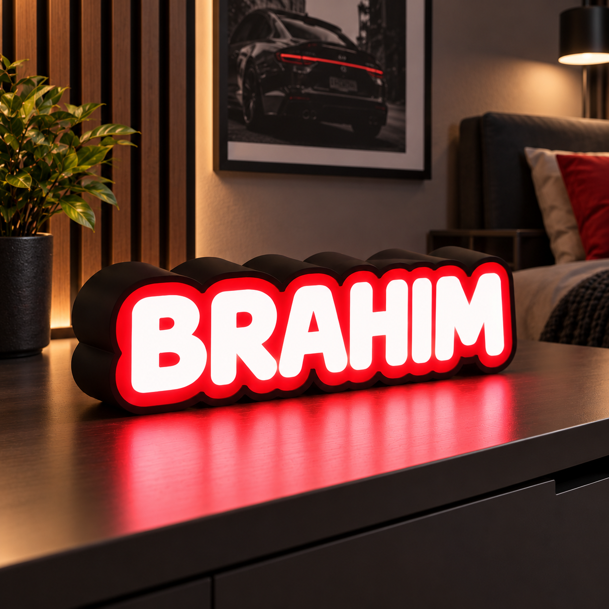 Décoration lumineuse à poser avec prénom SALMA en exemple, lettres claires, bordure rose et contour sombre.
