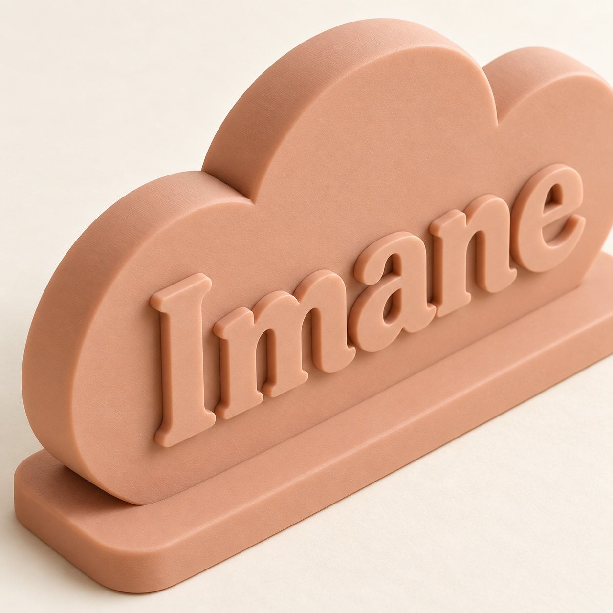 Plaque nuage pêche sur socle avec le prénom Imane en relief